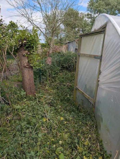 Tidy building perimeter